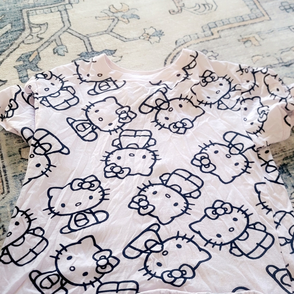 Hello Kitty Graphic T-Shirt